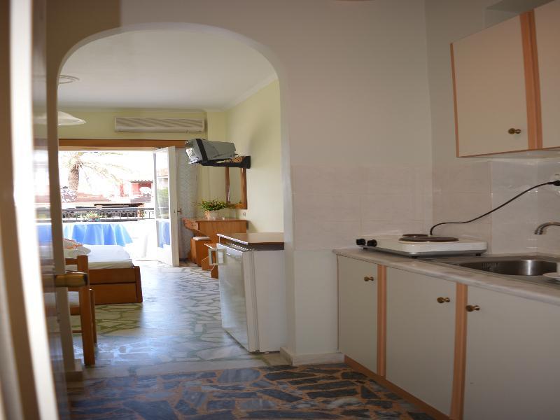 Montes Apartments & Studios Alykanas  Exterior foto