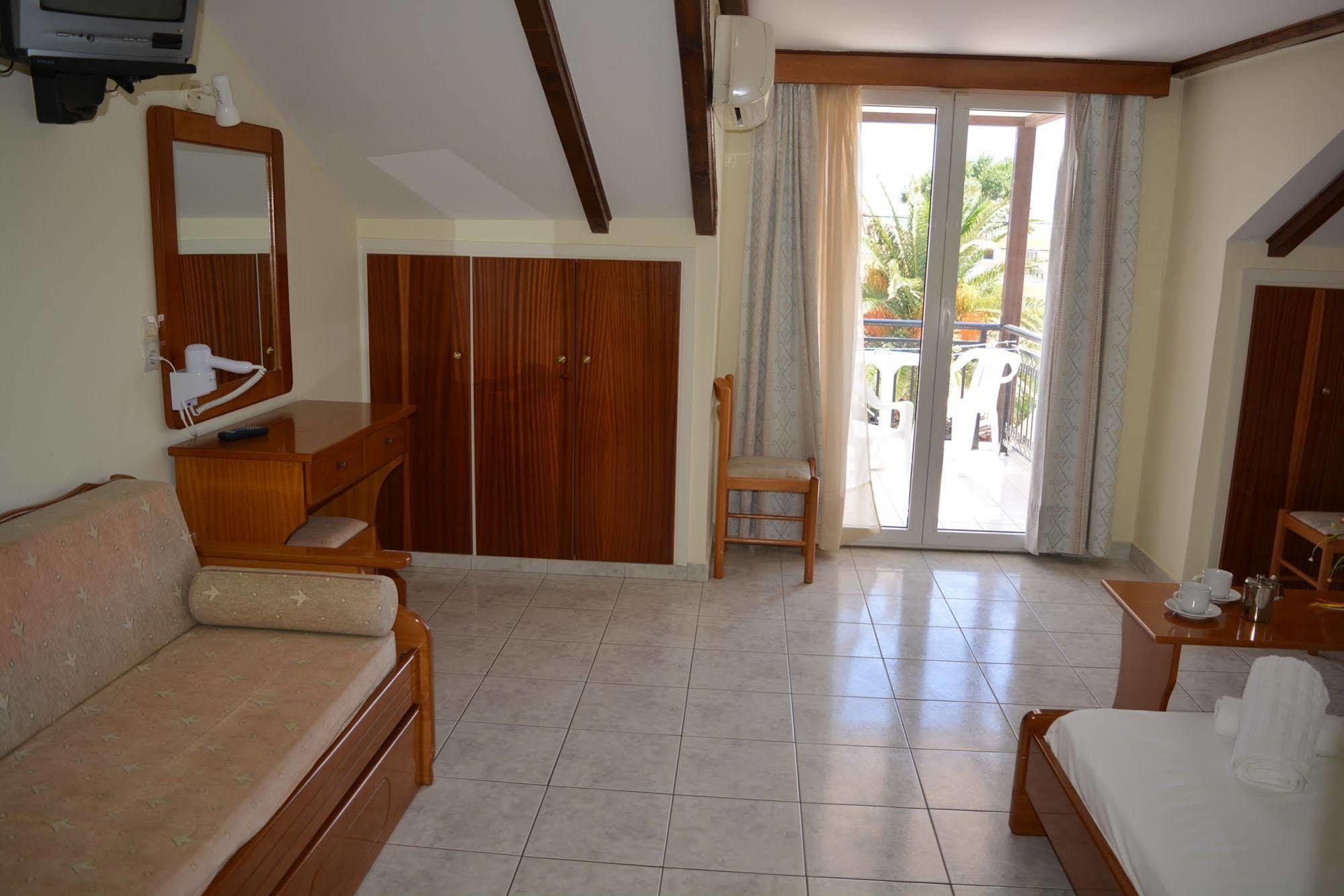 Montes Apartments & Studios Alykanas  Exterior foto